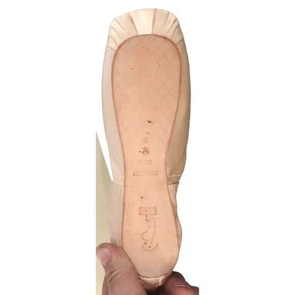BLOCH Aspiration Ballet Pointe Shoes  - S0105 - Size 030A - Picture 3 of 10